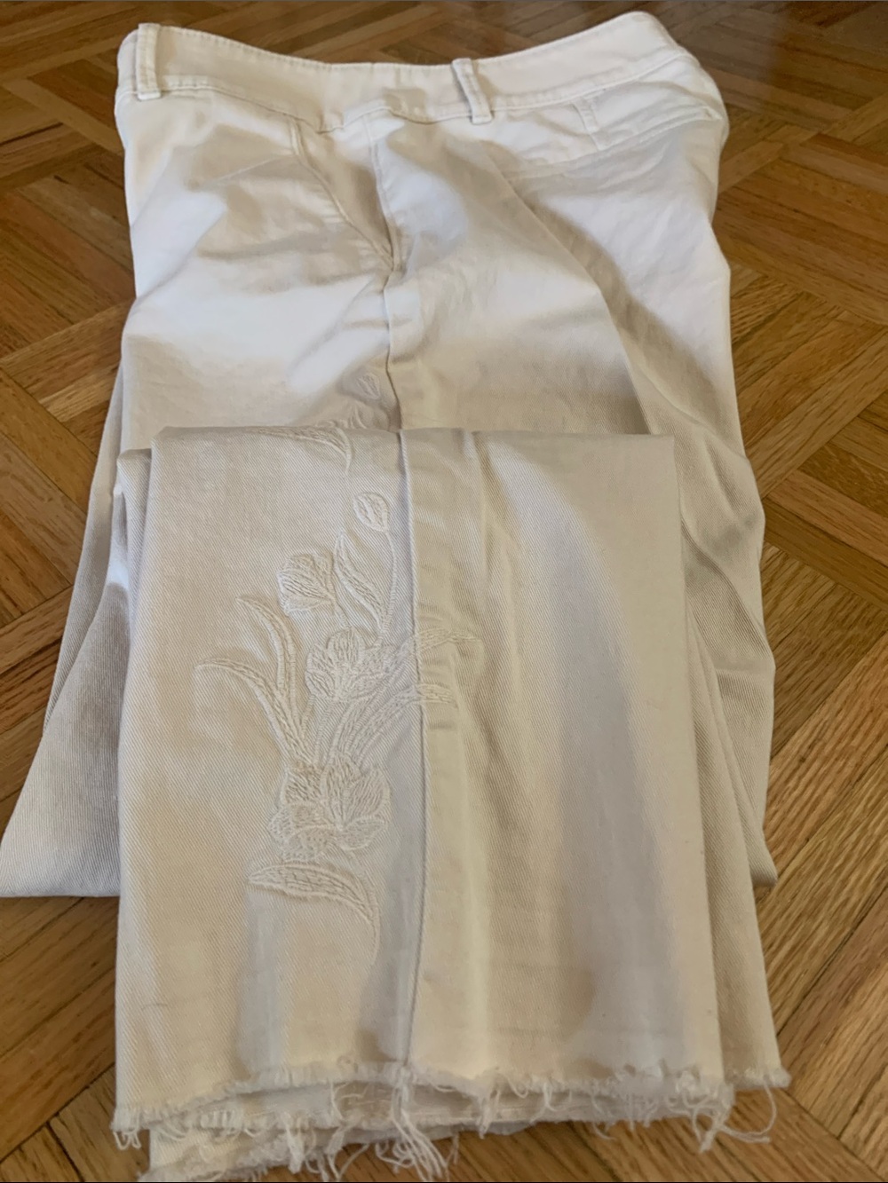 LOFT Embroidered Khaki Ankle Pants w/ Raw Hem Women’s Size 4 NWOT